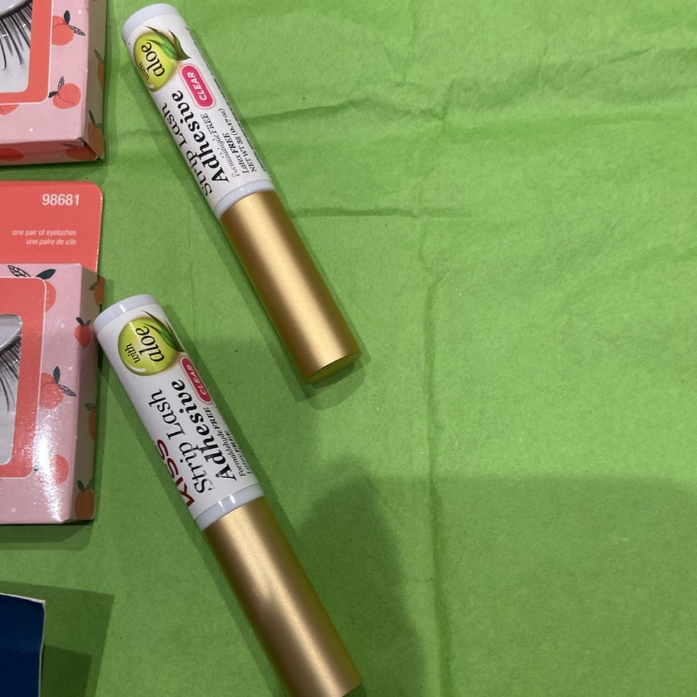 Bundle of Ardell and other brand, lashes and adhesive brand new inboxes - Picture 8 of 8